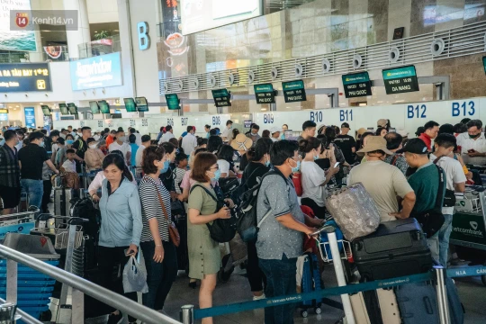 Chưa tới Tết, vé máy bay đã 'bốc hơi': Nhiều đường bay hết sạch ghế sớm, giá nội địa đắt ngang đi nước ngoài