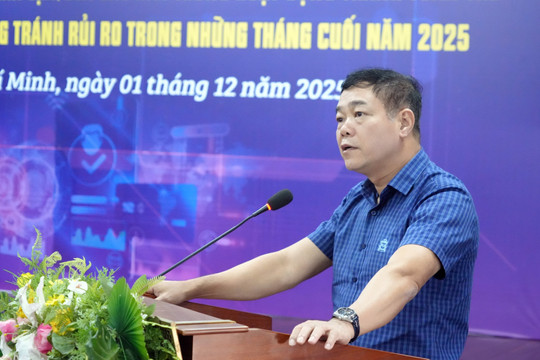 A05 cảnh báo tình trạng nhiều khách hàng đưa thẻ cho nhân viên quẹt mà không rõ rủi ro tiềm ẩn