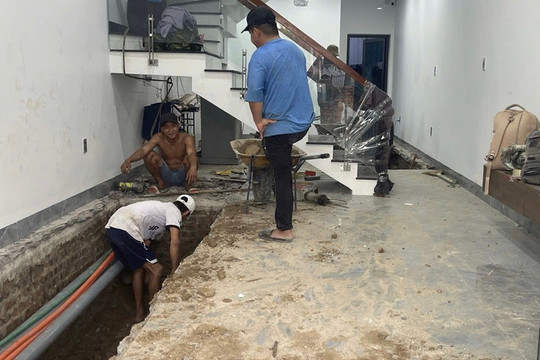 'Thần đèn' bất ngờ phát hiện ngôi mộ khi đang di chuyển ngôi nhà xây nhầm ở Hải Phòng