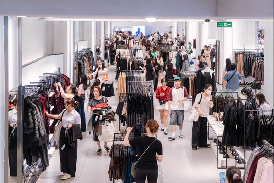 2,3 triệu lượt khách “phá đảo” Vincom Black Friday 2025, tạo cú bùng nổ cho mùa lễ hội cuối năm