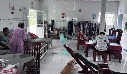 Căn nhà ở miền Tây gây xôn xao vì như mê cung: Quy mô 560m2, bên trong đặt 8 bộ bàn ghế