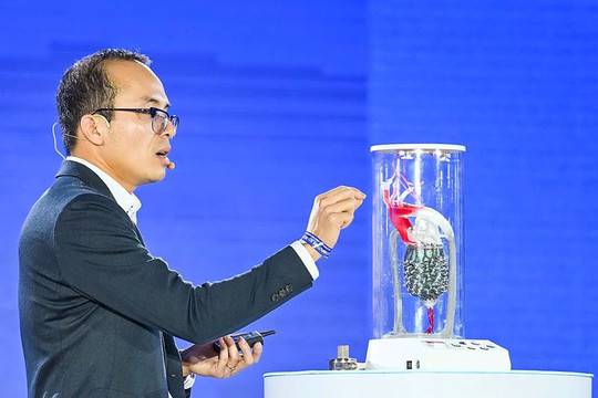 Nhà khoa học gốc Việt nghiên cứu trái tim robot có thể thay thế tim người