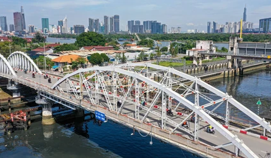 Ngày mai, cấm nhiều loại xe lên cây cầu 120 tuổi sắp bị dỡ bỏ hoàn toàn tại TP giàu nhất Việt Nam