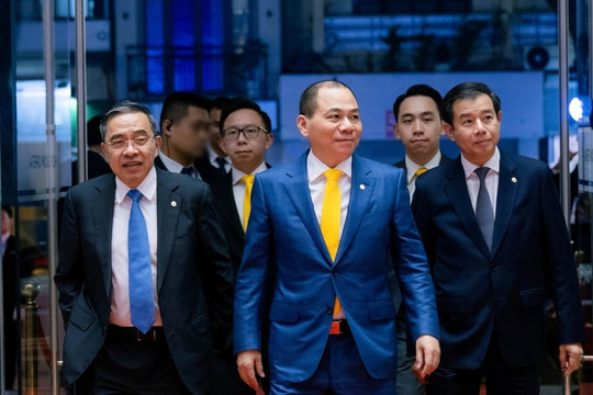 Sự thay đổi 'đặc biệt' của gia đình tỷ phú Phạm Nhật Vượng tại lễ trao giải VinFuture 2025