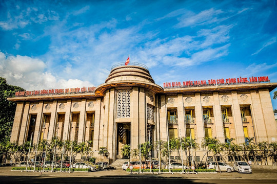 Khi lãi suất liên ngân hàng vượt 7%: NHNN tái định vị chi phí vốn bằng OMO 4,5% và hoán đổi USD/VND