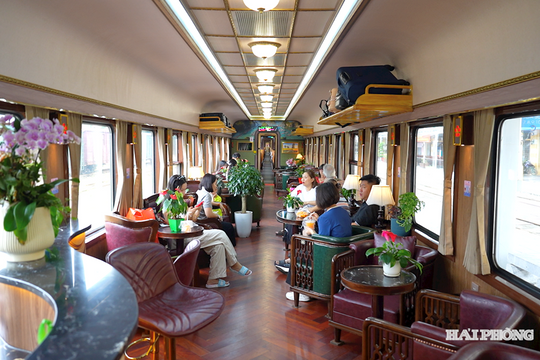 Tàu đường sắt hạng sang tuyến Hà Nội - Hải Phòng thu gần 102 tỷ đồng, phục vụ hơn 840.000 hành khách sau 7 tháng khai trương