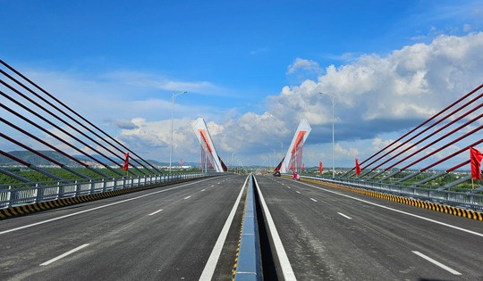 Sắp chính thức vận hành cầu 2.000 tỷ kết nối 2 tỉnh thành giàu có miền Bắc, xóa bỏ bến phà lâu đời