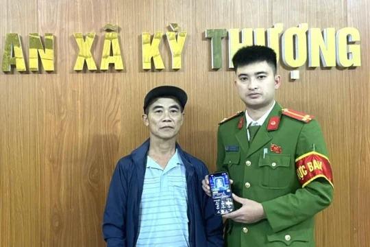 Tài khoản bất ngờ nhận được 9.999.999 đồng, người đàn ông đến công an trình báo