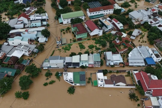 Bộ Xây dựng nói về việc xây nhà chống bão lũ cho người dân