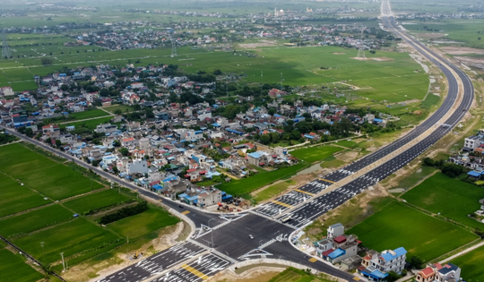 Sắp khánh thành tuyến đường ven biển 6.400 tỷ, rút ngắn thời gian di chuyển Nam Định - Lạc Quần chỉ còn 25 phút