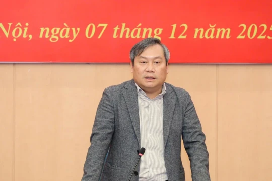 Chủ tịch Hà Nội: Triển khai thiết bị bay tầm thấp phục vụ kinh doanh, vận chuyển