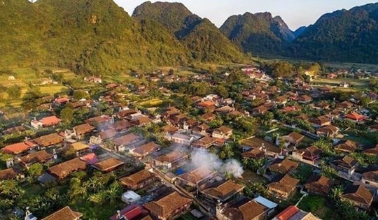 Ngôi làng trong 'thung lũng vàng' Việt Nam được thế giới lựa chọn: 450 ngôi nhà cổ giống hệt nhau cùng quay về một hướng