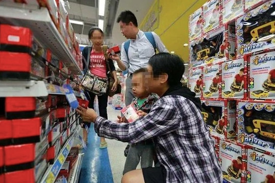 Sống tiết kiệm vẫn tốn hơn 700 triệu mỗi năm: Bảng chi tiêu của gia đình 7 người gây bão mạng