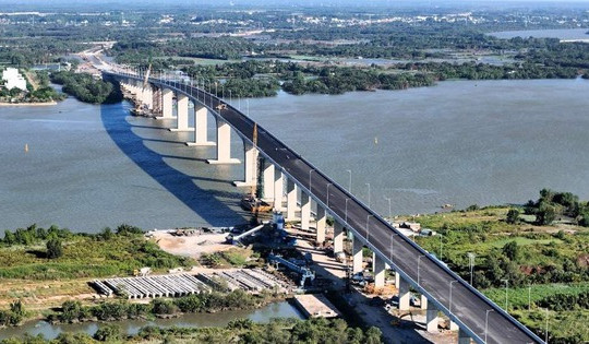 Sắp bàn giao cầu gần 7.000 tỷ lớn nhất tuyến vành đai chiến lược, kết nối 2 tỉnh thành giàu nhất Việt Nam