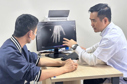 Kỳ tích y khoa lần đầu ghi nhận tại Việt Nam: Ngón tay đứt rời được cứu sống ngoạn mục sau 25 giờ