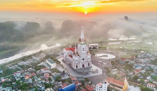 Khánh thành Nhà thờ Giáo xứ lớn nhất Việt Nam bên 'vịnh không sóng' sức chứa đến 5.000 người