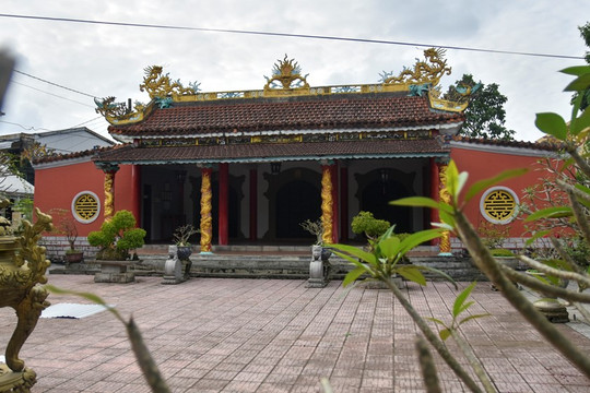 Vị hoàng tử có 144 người con, làm quan dưới 3 đời vua liên tục, có phủ thờ rộng 20.000m2