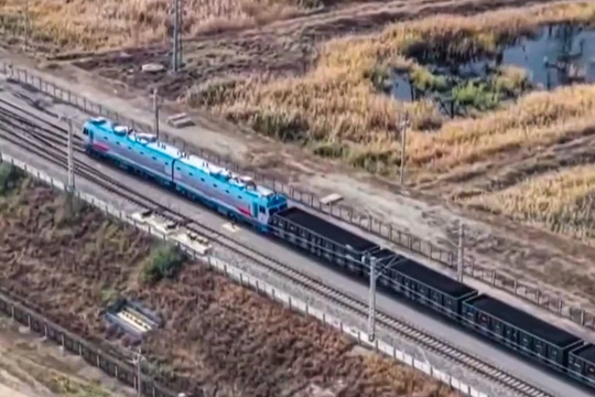 Láng giềng Việt Nam thử nghiệm thành công hệ thống đường sắt chở nặng gấp 3 lần tháp Eiffel, mở ra bước tiến không tưởng cho công nghệ vận tải