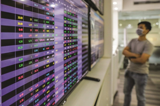 Lệnh giao dịch 1.240 tỷ đồng xuất hiện tại VIC, khối ngoại tiếp tục rút 370 tỷ khỏi thị trường