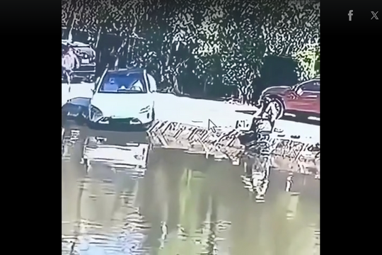 Xe điện Xiaomi SU7 tự tìm chỗ đỗ nhưng nhầm… mặt ao, 'lao đầu' xuống nước sau bản cập nhật mới: Chủ xe chỉ kịp đứng nhìn