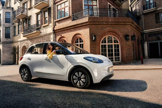 Mẫu hatchback điện kiểu dáng SUV giá chỉ 300 triệu: Chạy xa tới 333km, sạc ‘siêu tốc’ lên 80% chỉ vỏn vẹn 35 phút, ghế chỉnh điện, rẻ hơn Hyundai i10