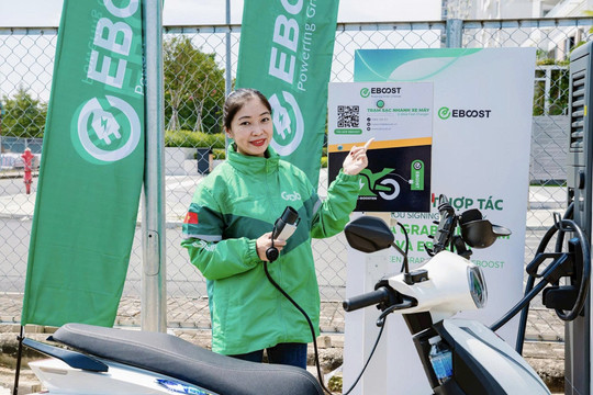 Grab Việt Nam thêm 'nghề' mới sau cái bắt tay với nhà cung cấp giải pháp sạc xe điện hàng đầu Đông Nam Á