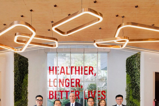 Lãnh đạo Bộ Tài chính thăm và làm việc với Tập đoàn AIA tại Hồng Kông, Trung Quốc