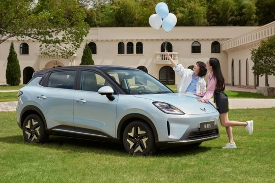 Mẫu SUV thiết kế đẹp khách Việt sẽ đắm say, ‘gầm cao máy thoáng’ giá chỉ 252 triệu: Ngoại thất 4 màu tùy chọn, đi từ Hà Nội - Nghệ An không cần sạc