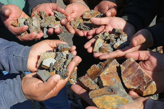 Phát hiện kho vàng lớn chưa từng thấy giữa rừng sâu, chính quyền đau đầu vì không thể khai thác