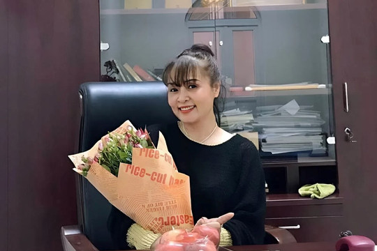 Cựu học sinh chuyên Phan Bội Châu từng thi trượt báo chí, nay là NSND, 'nữ đạo diễn số 1' của làng sân khấu Việt