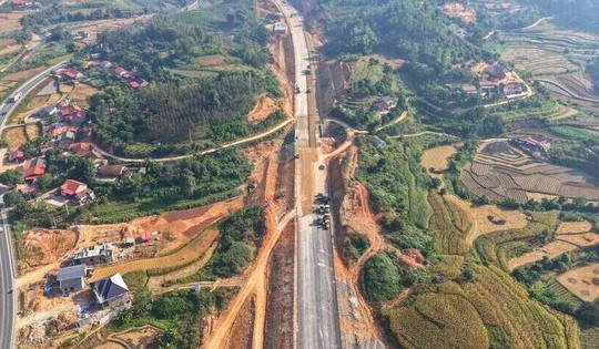 5 ngày nữa, chính thức thông xe đoạn đầu tiên trên tuyến cao tốc dài nhất Việt Nam: Vốn đầu tư hơn 11.000 tỷ, là hành lang giao thông chiến lược