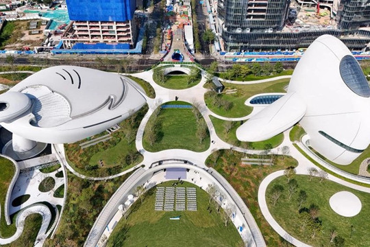 Bảo tàng 13.700 tỷ hình 'AirPods' khổng lồ chính thức mở cửa, tham vọng biến Vịnh Lớn thành điểm đến văn hóa hàng đầu