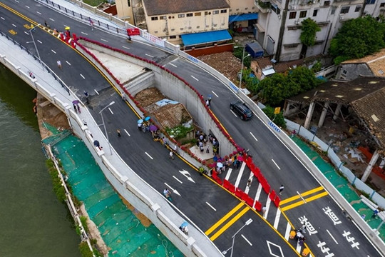 Bà D. từ chối nhận 745 triệu cùng căn hộ 80m2 view biển, cố thủ 10 năm trong nhà ngói 30m2 kẹt giữa cầu trọng điểm và nhận cái kết cay đắng