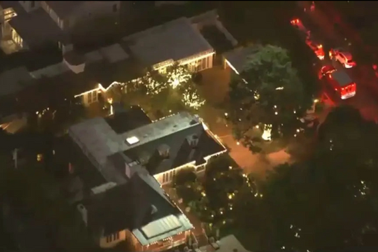 Đạo diễn nổi tiếng và vợ bị đâm tử vong tại nhà riêng