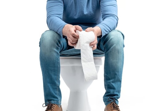Một kỹ sư bị sa thải vì đi vệ sinh trong giờ làm việc