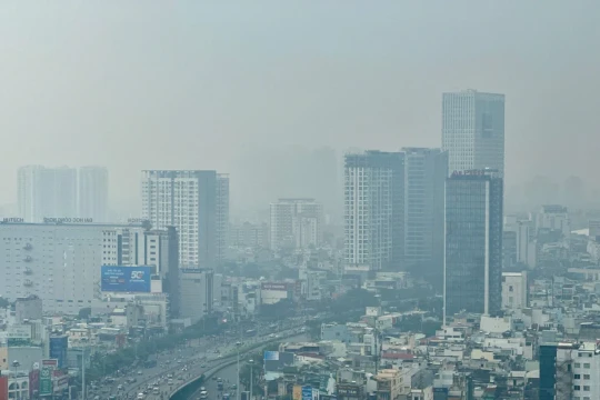 Người dân TPHCM đón thời tiết mát mẻ sáng đầu tuần