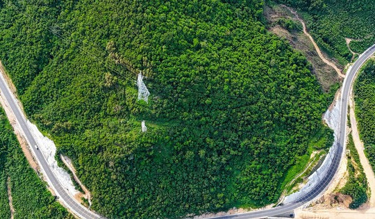 Tuyến cao tốc dài 125km băng qua 2 con đèo hiểm trở chạy dọc tỉnh lớn thứ 2 Việt Nam sẽ được chia thành 8 gói thầu xây lắp