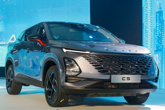 Mẫu SUV cỡ B từng được cầu thủ Nguyễn Xuân Son  tặng bà xã nay giảm giá 70 triệu chỉ còn 485 triệu, cam kết bảo hành 1 triệu km, ‘đấu thẳng’ với Mitsubishi Xforce