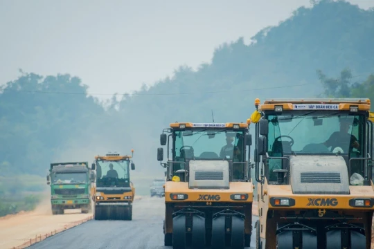 Rốt ráo thi công cao tốc Đồng Đăng - Lạng Sơn suốt ngày đêm