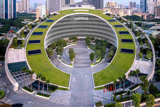 Viettel được trao tặng ‘món quà vô giá’