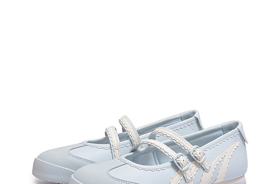 Hãng giày Việt vướng tranh cãi 'đụng hàng': Giá rẻ gấp 5 lần đối thủ, người mua vẫn chốt đơn đều tay