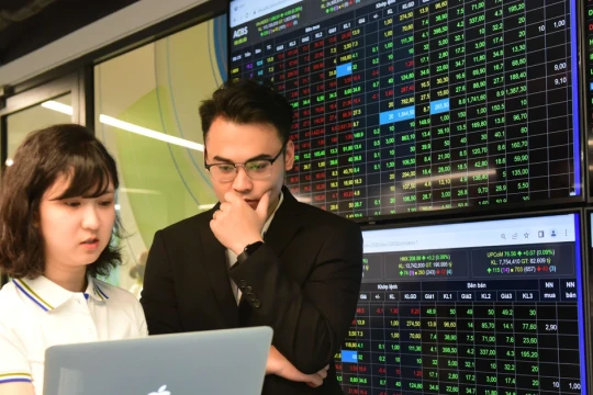 IPO rầm rộ, tưởng toàn 'bom tấn' lên sàn hóa ra... 'bom xịt'