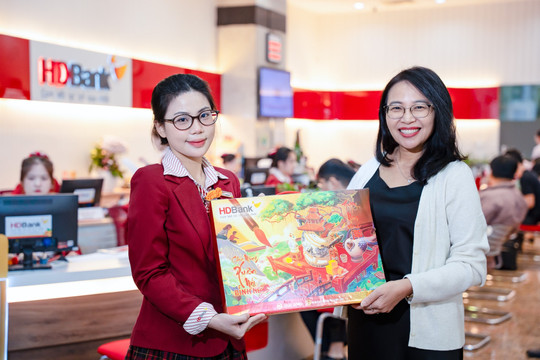 Chốt quyền nhận cổ tức 'khủng', cổ phiếu HDB bứt phá cùng giao dịch sôi động