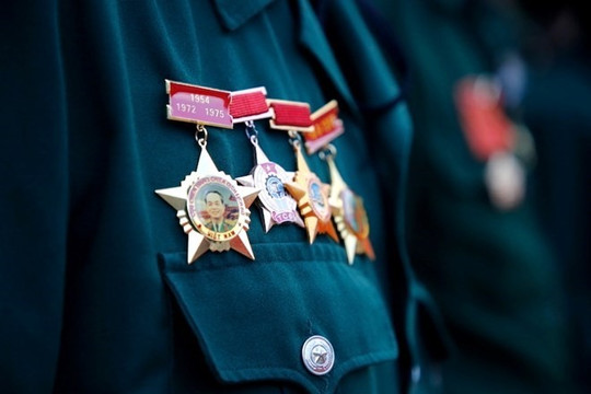 Đề nghị truy tặng Anh hùng LLVT nhân dân thời kỳ kháng chiến chống Mỹ cho 1 Thượng tá và 1 Thiếu tá