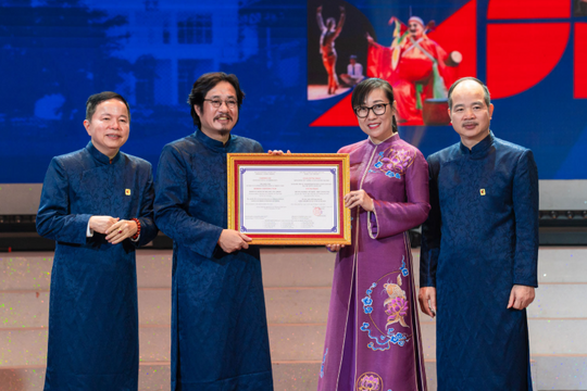 Đạo diễn Táo Quân đón tin vui