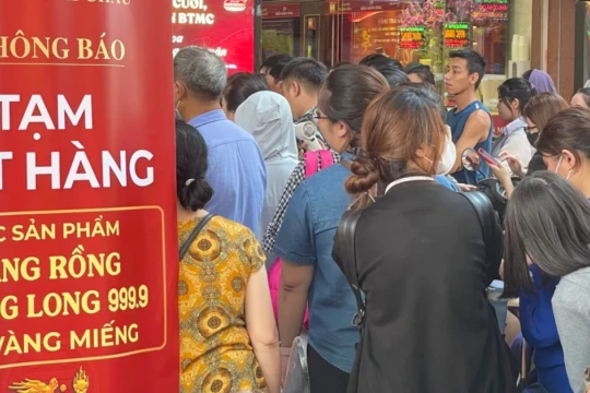 Nhà đầu tư dồn tiền đầu tư, mua bán gì nhiều nhất?