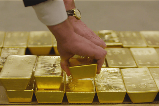 Giá vàng hôm nay 19/12: Tăng tốc sát đỉnh lịch sử khi lạm phát hạ nhiệt, Fed chịu áp lực cắt giảm lãi suất