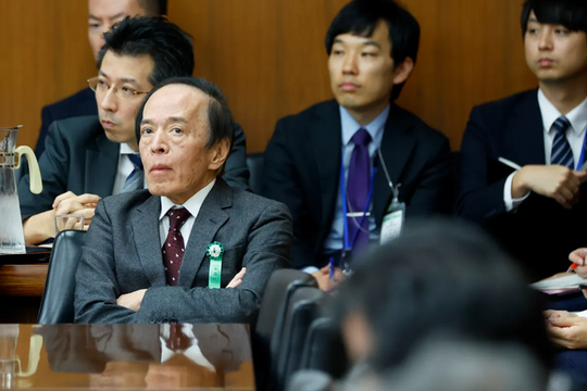 Nhật Bản nâng lãi suất lên mức cao nhất 30 năm, nền kinh tế gánh nợ công gần 230% GDP