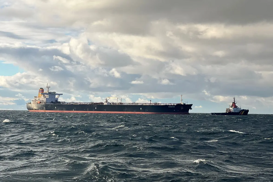 Hơn 3 triệu thùng dầu Nga ùn ứ ngoài khơi Trung Quốc