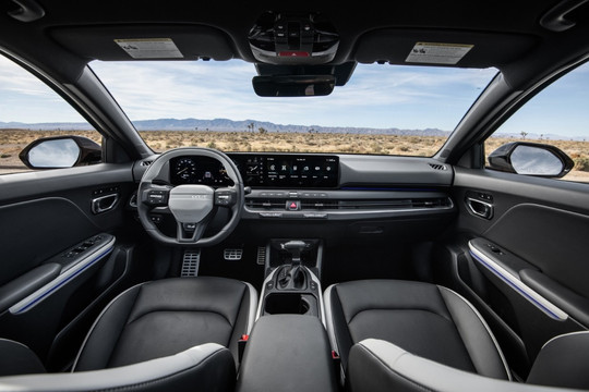 Kia K4 Hatchback 2026 chốt giá chỉ hơn 600 triệu: Có bản turbo 190 mã lực, trang bị an toàn tới 29 tính năng, có luôn cả 'Hey Kia'